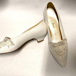 Dyeables White, perfect for wedding. Size 9